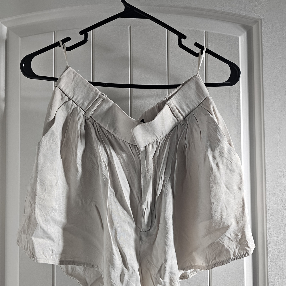 Zara Light Cream High-Waist Pleated Shorts